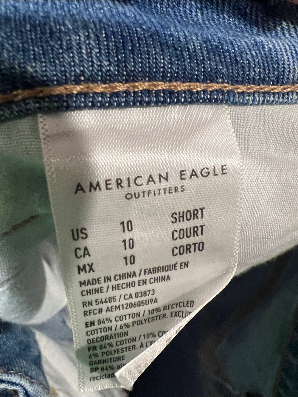 American Eagle Outfitters Light Blue Distressed Mom Jeans - Picture 2 of 4